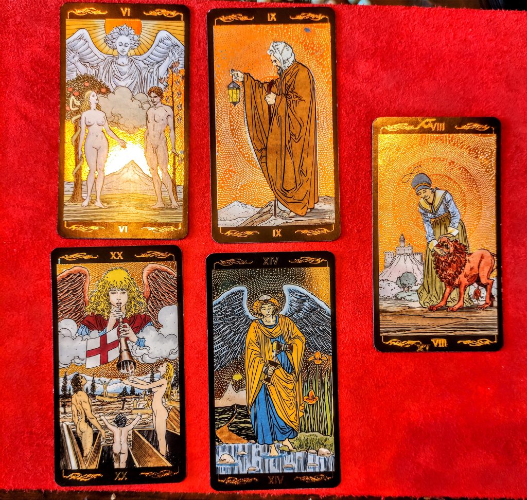 Golden Universal Tarot.